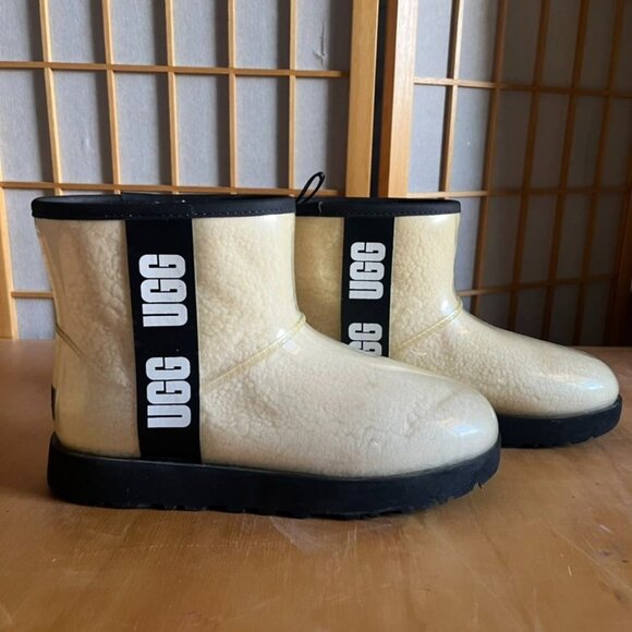 Ugg Classic Clear Mini Rain Boot Womens' Size 9 Cream Sheepskin Waterproof - Picture 1 of 7